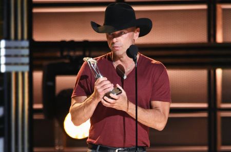 Kenny Chesney won the Billboard Music Award in 2017 for 'Top Country Tour.'